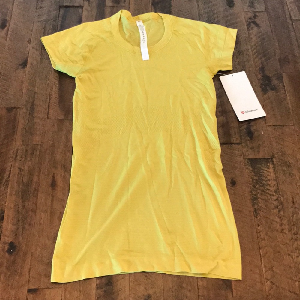 BNWT Lululemon swiftly tech short sleeve
